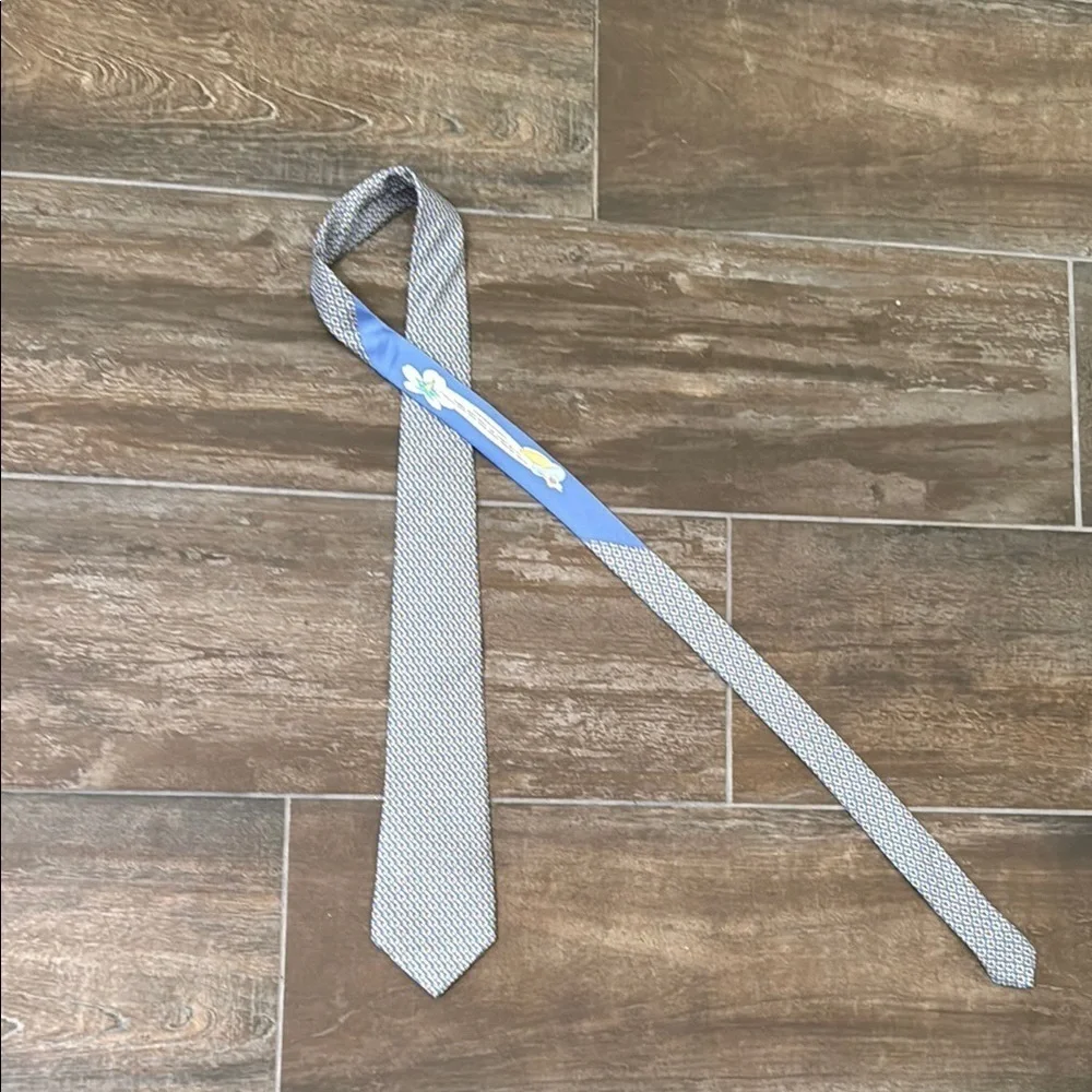 Elegant Blue and White Silk Geometric Tie